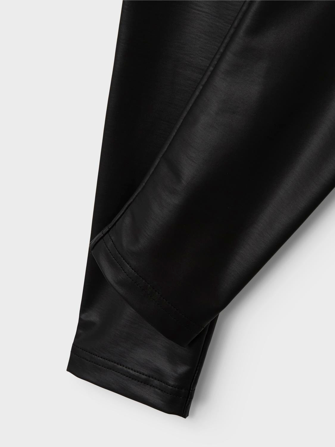NKFREBEKKA Trousers - Black